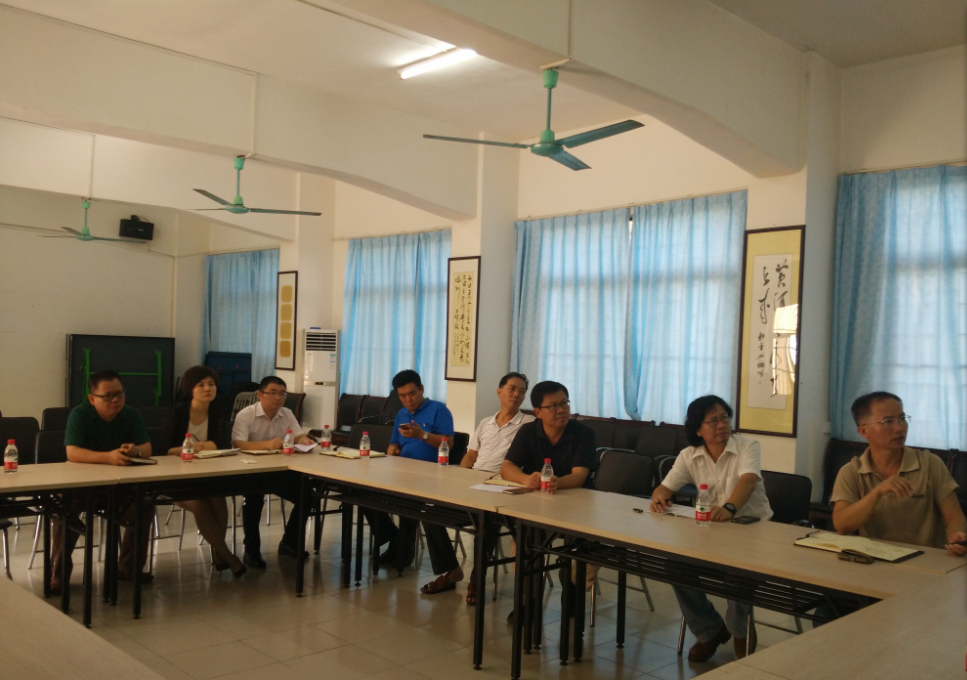 学校党委副书记梁谋到数学与统计学院调研