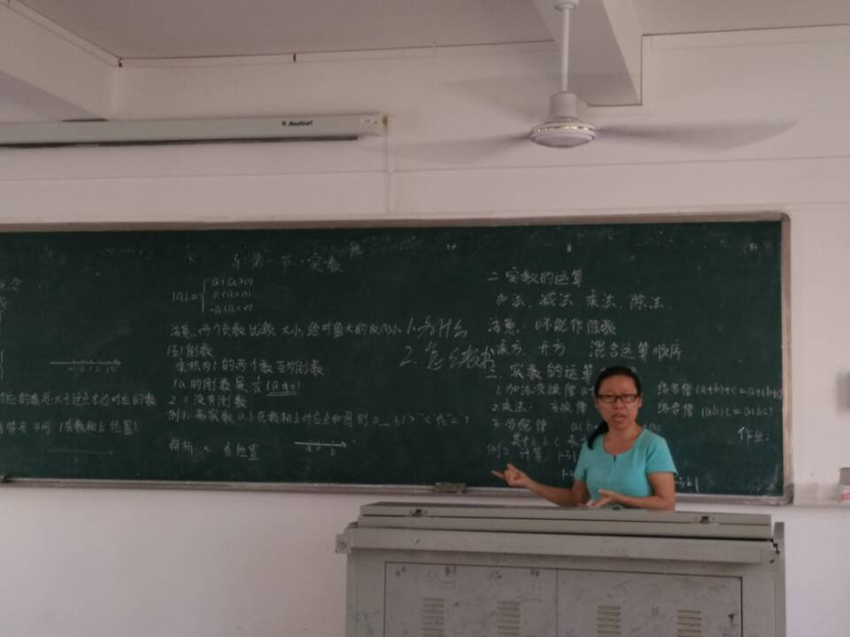 笔尖上的律动，讲台上的风采 ——记数学与统计学院教师技能大赛板书技能比赛