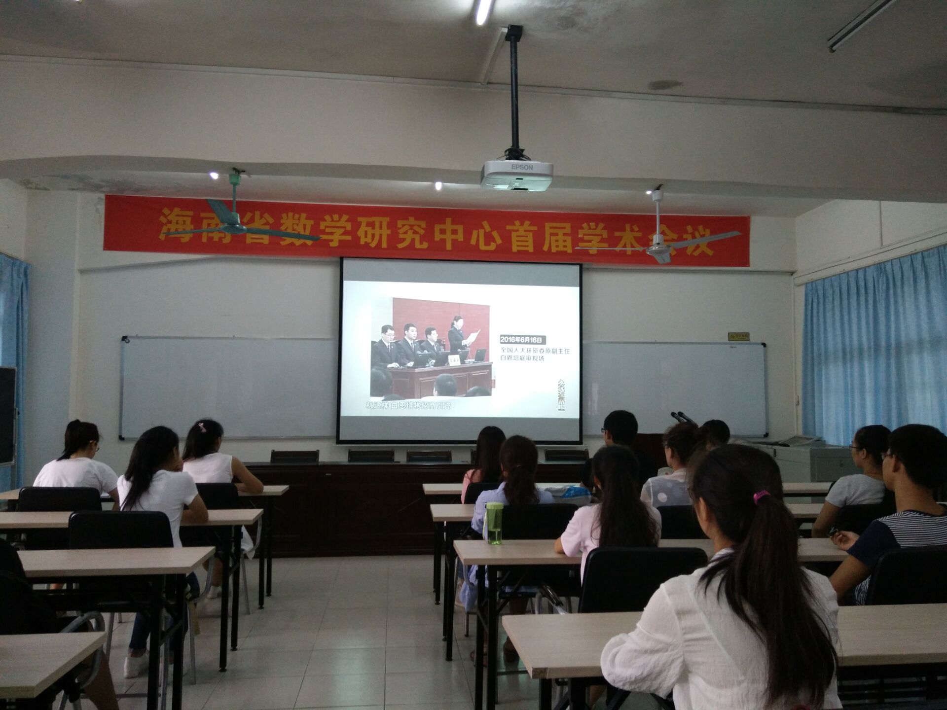 明确人生方向，不被误入迷途――记数学与统计学院“我心中的党旗”征文活动委员会