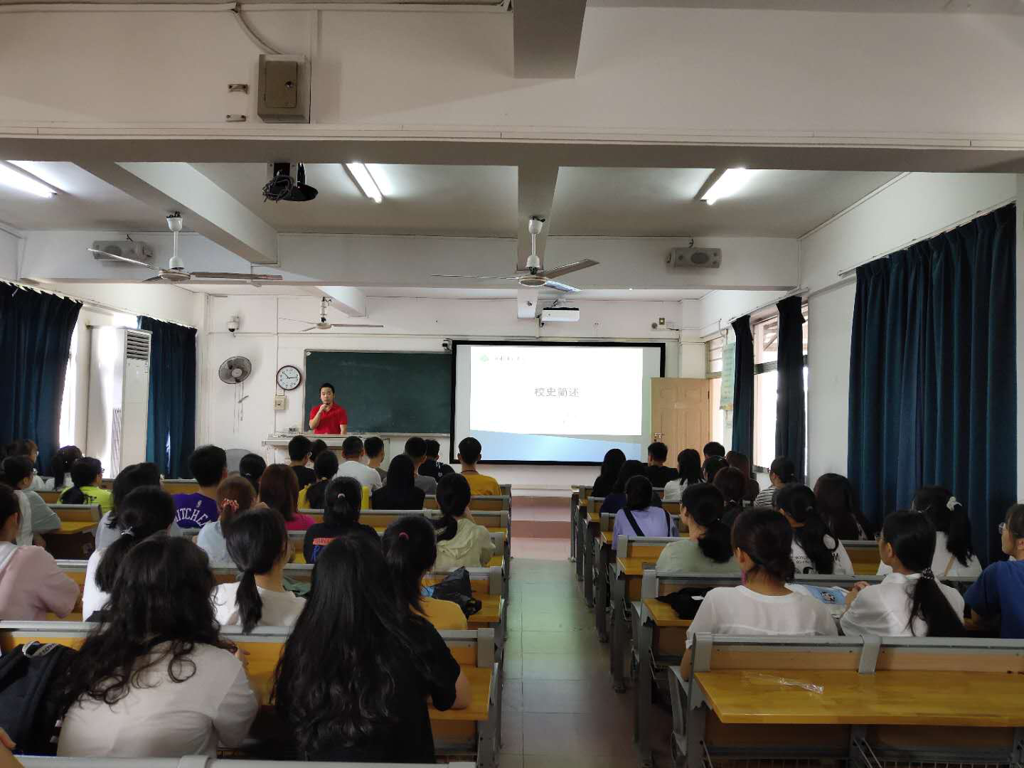 数学与统计学院新生入学教育校史讲座