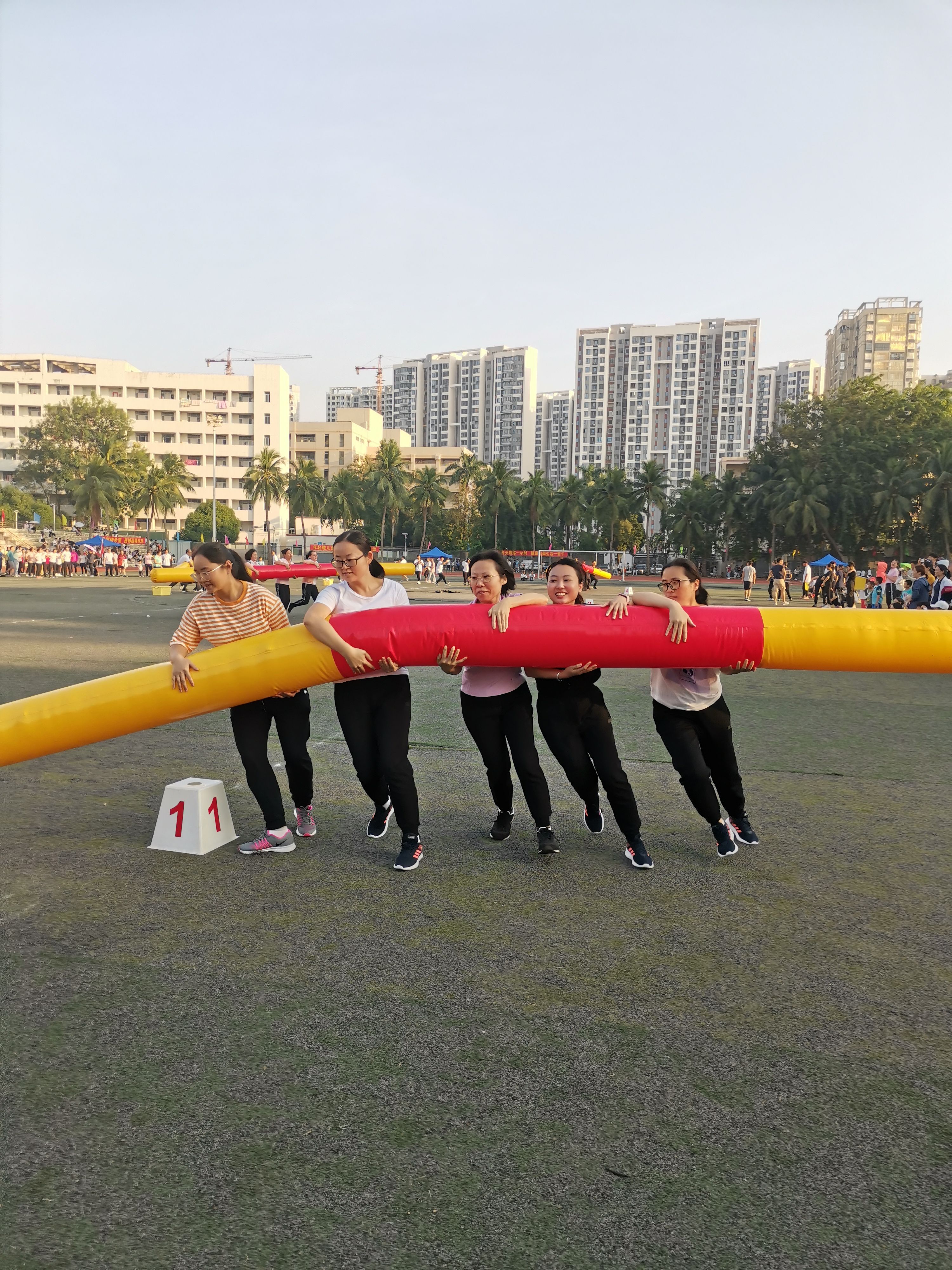 我院工会积极组织教工参加校运动会