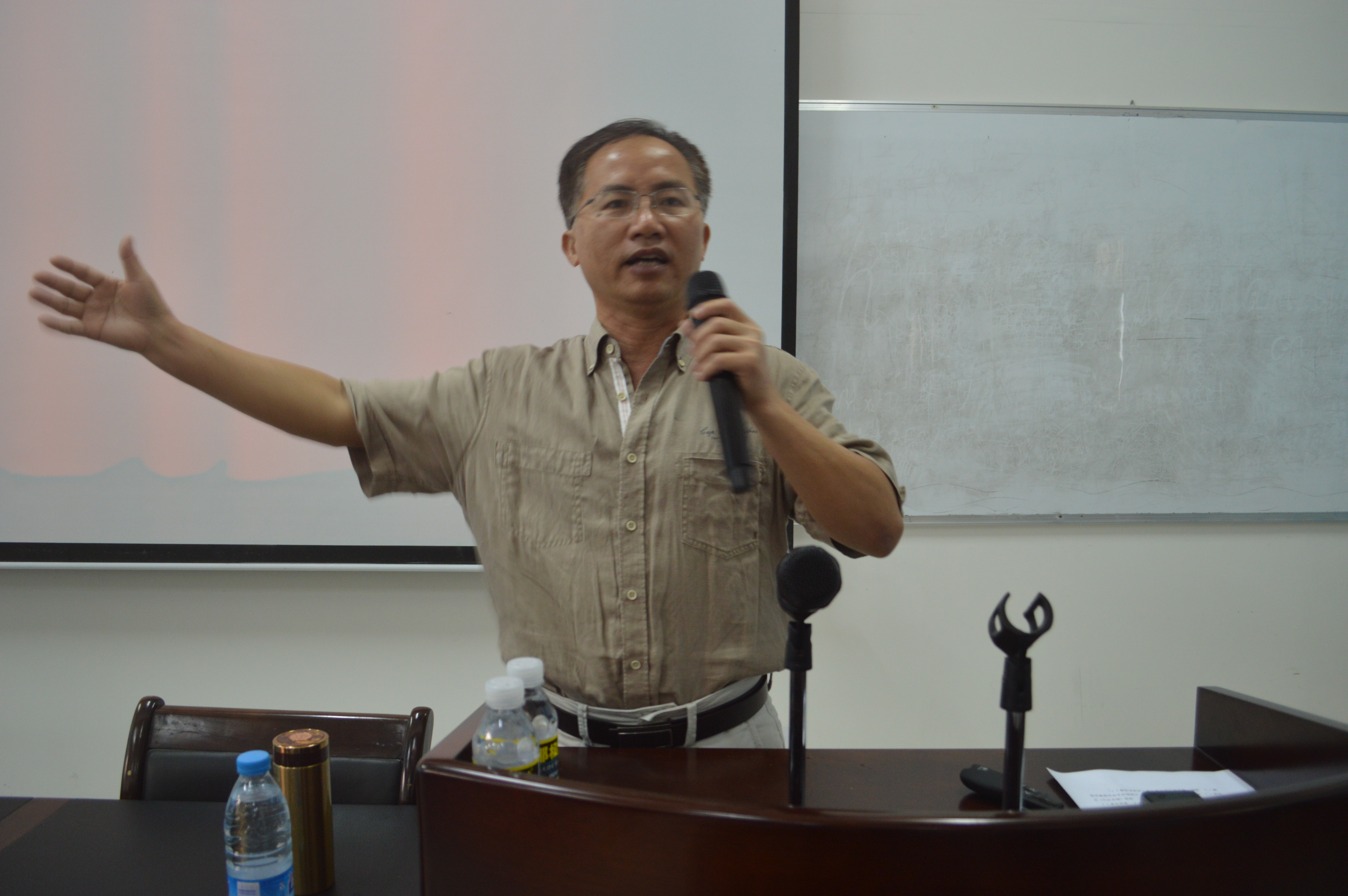 传授学习方法，畅享数学魅力——记数学与统计学院“谈谈数学学习”讲座
