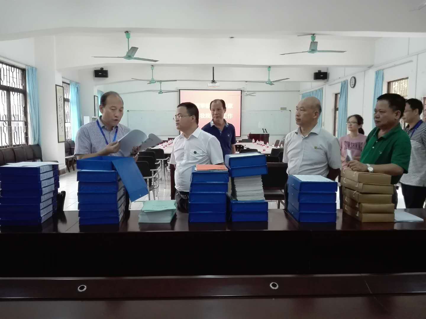 本科教学审核预评估专家组到我院考察指导工作