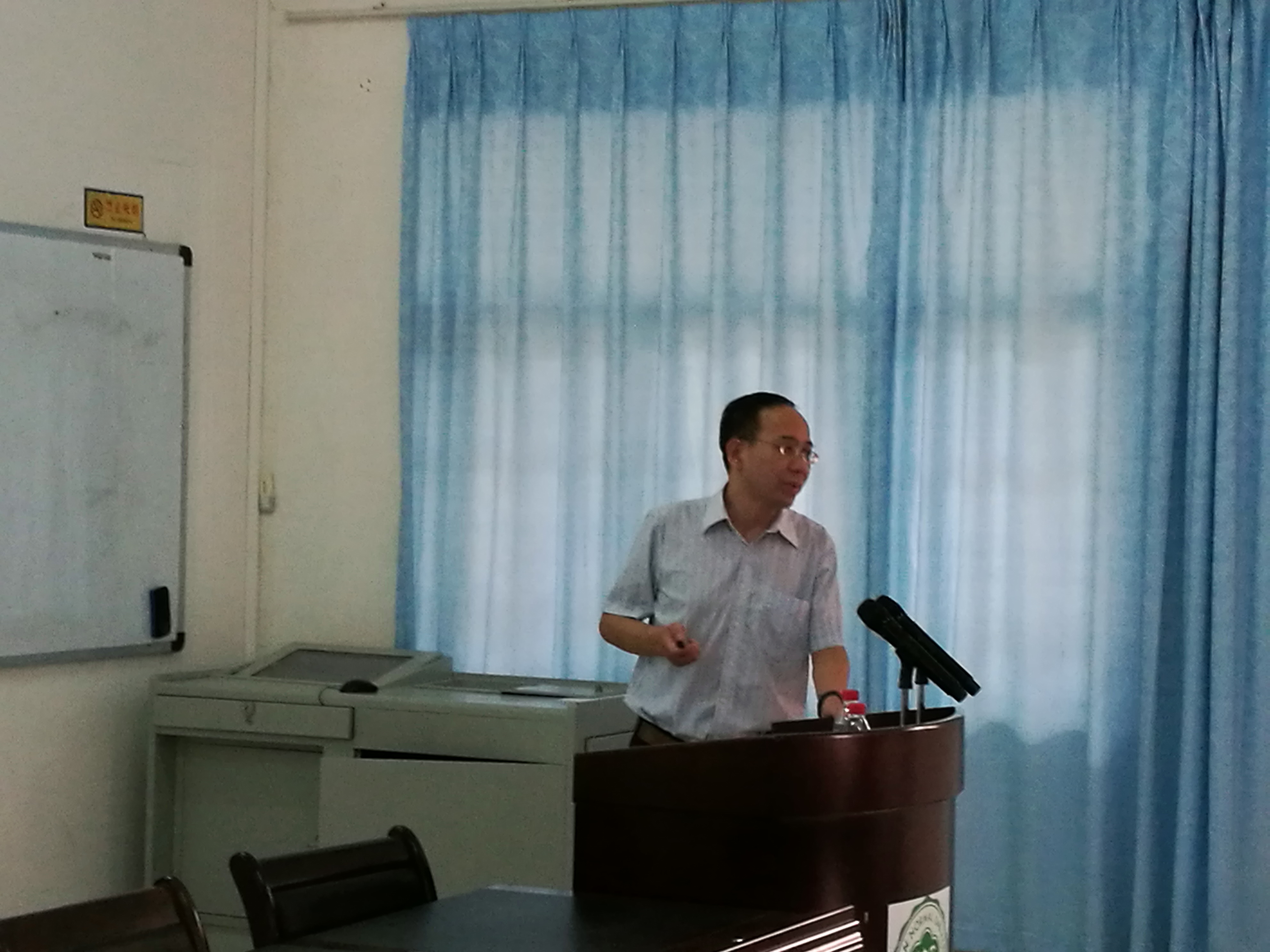 华中科技大学潘林强教授来我校讲学