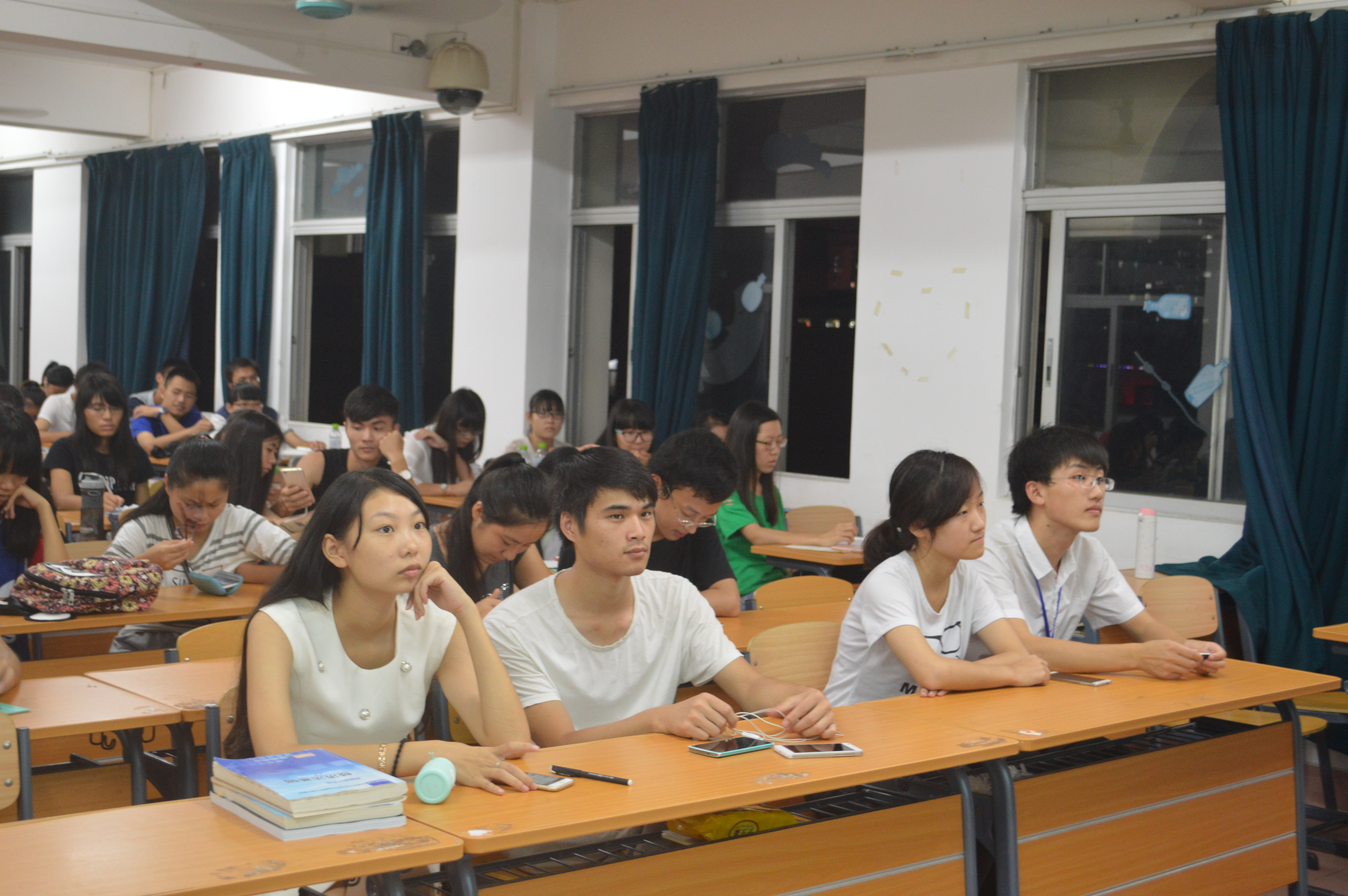 享数学益趣，伴书香成长——记数学与统计学院读书分享会