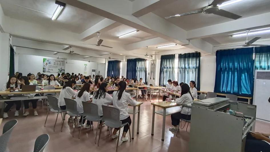 海南师范大学数学与统计学院“借唇舌烽火，观时代缩影”辩论赛