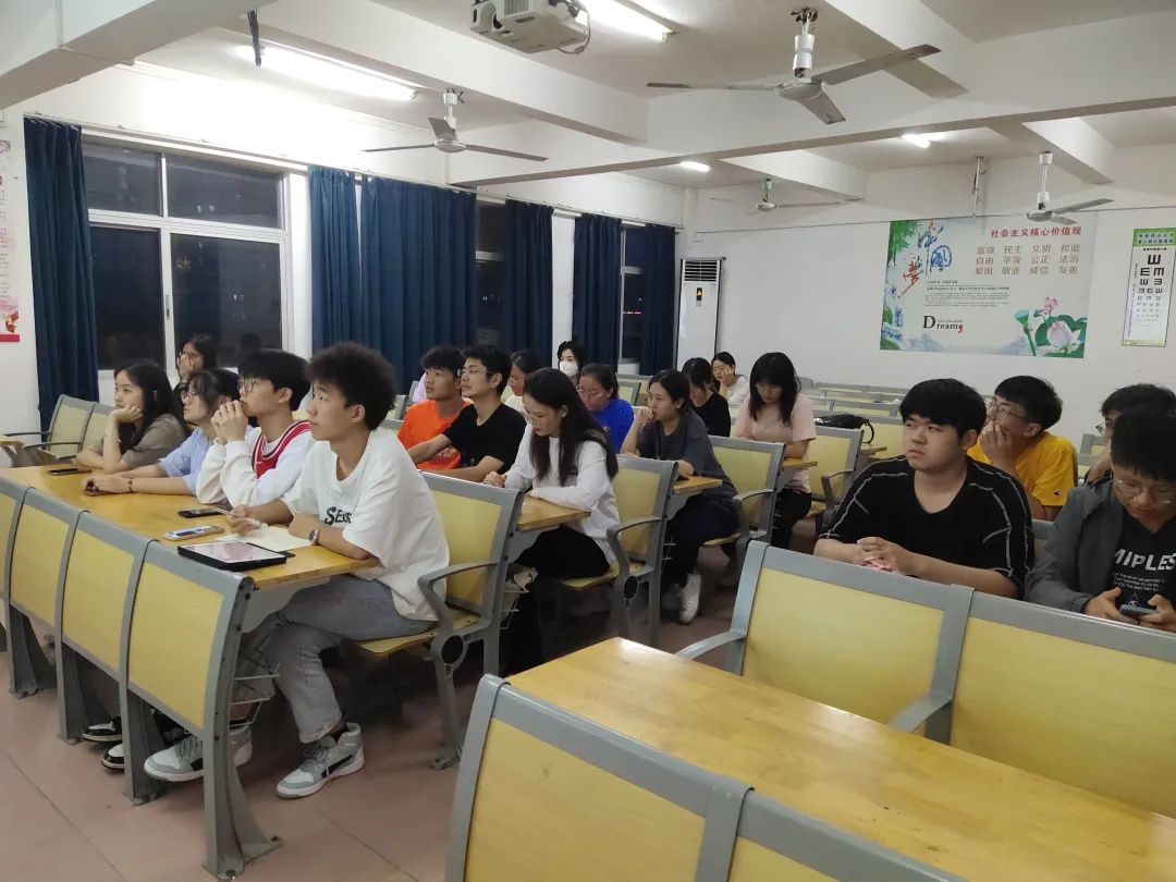 数学与统计学院“乡约夏至·遇践青春”三下乡预备会议