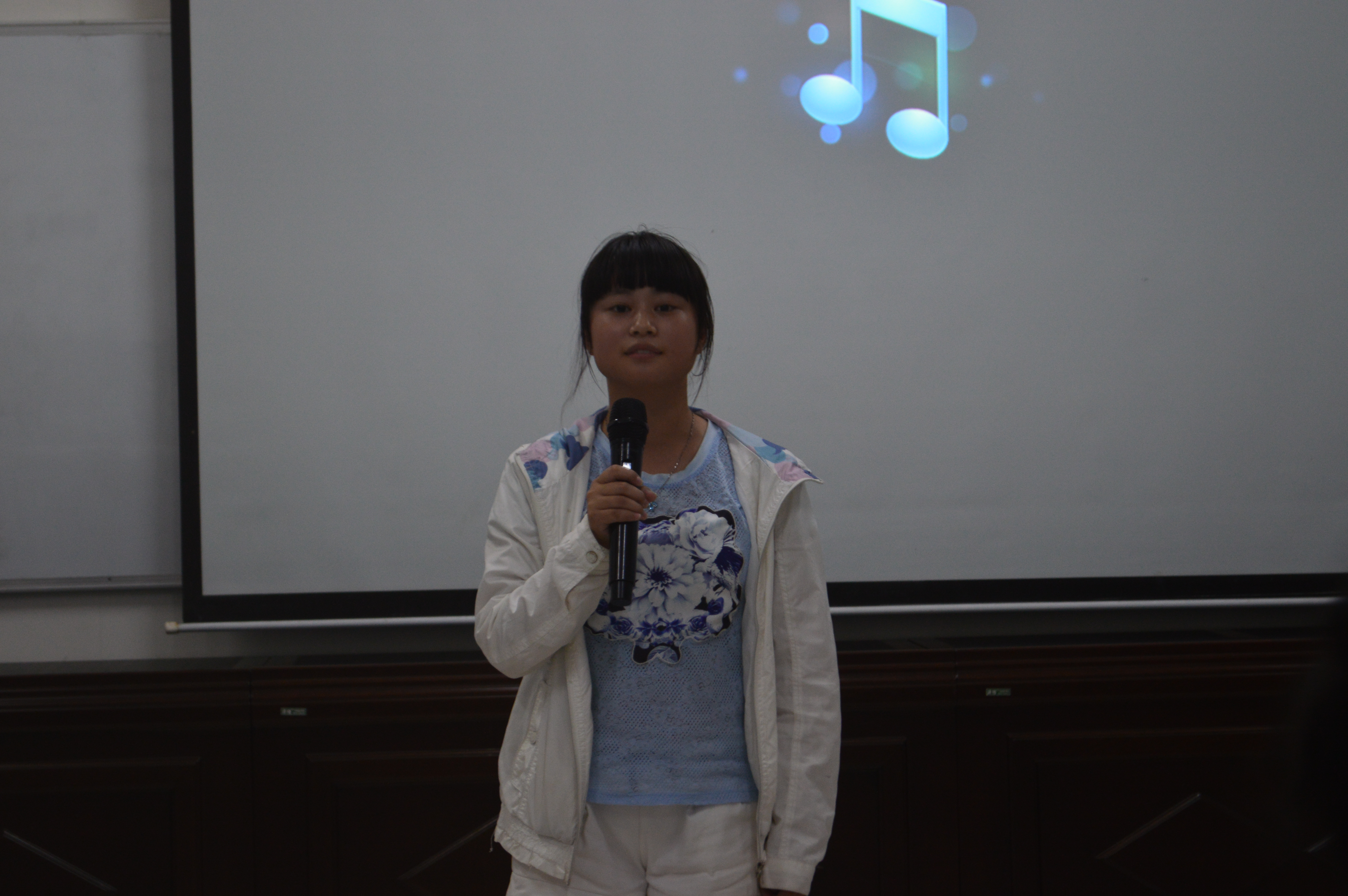 感恩，根深蒂固的情丝——记数学与统计学院“思源感恩”演讲比赛