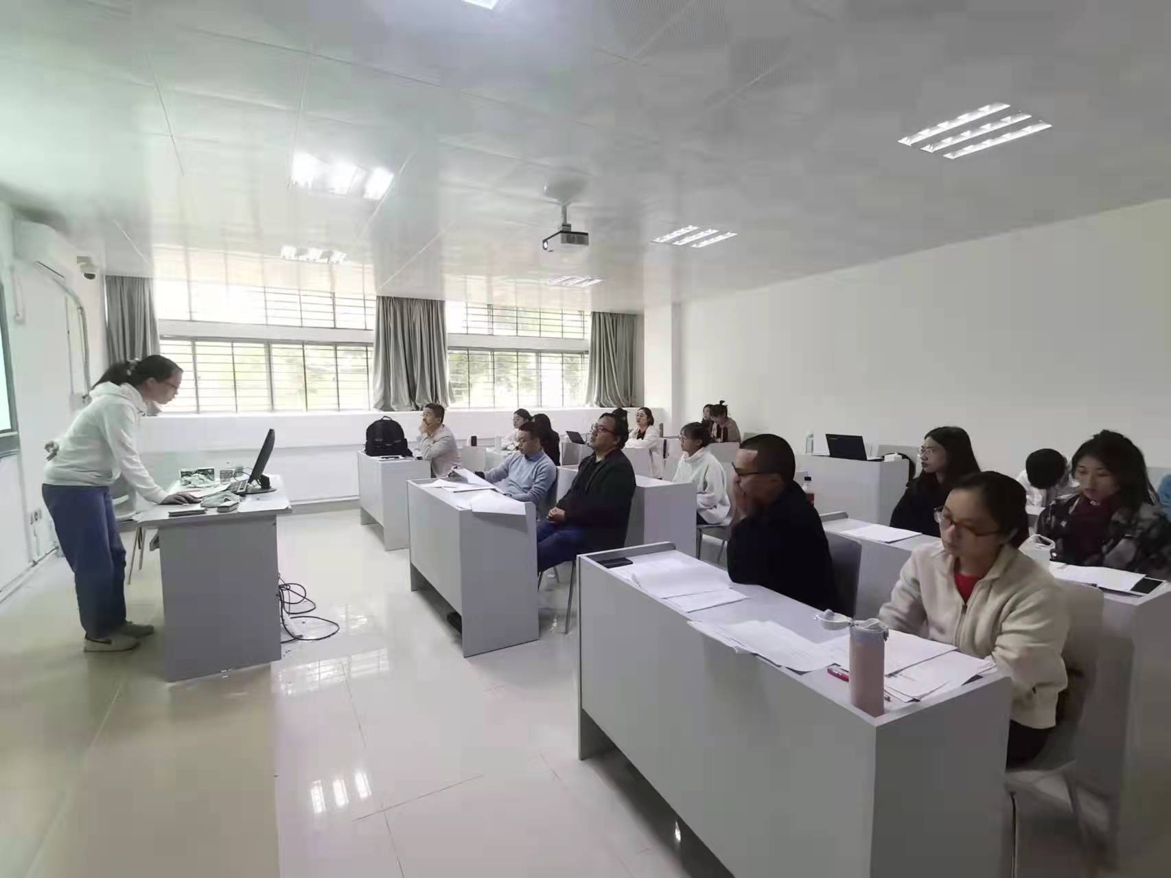 数学与统计学院2020级应用统计专业硕士研究生学位论文中期检查答辩会