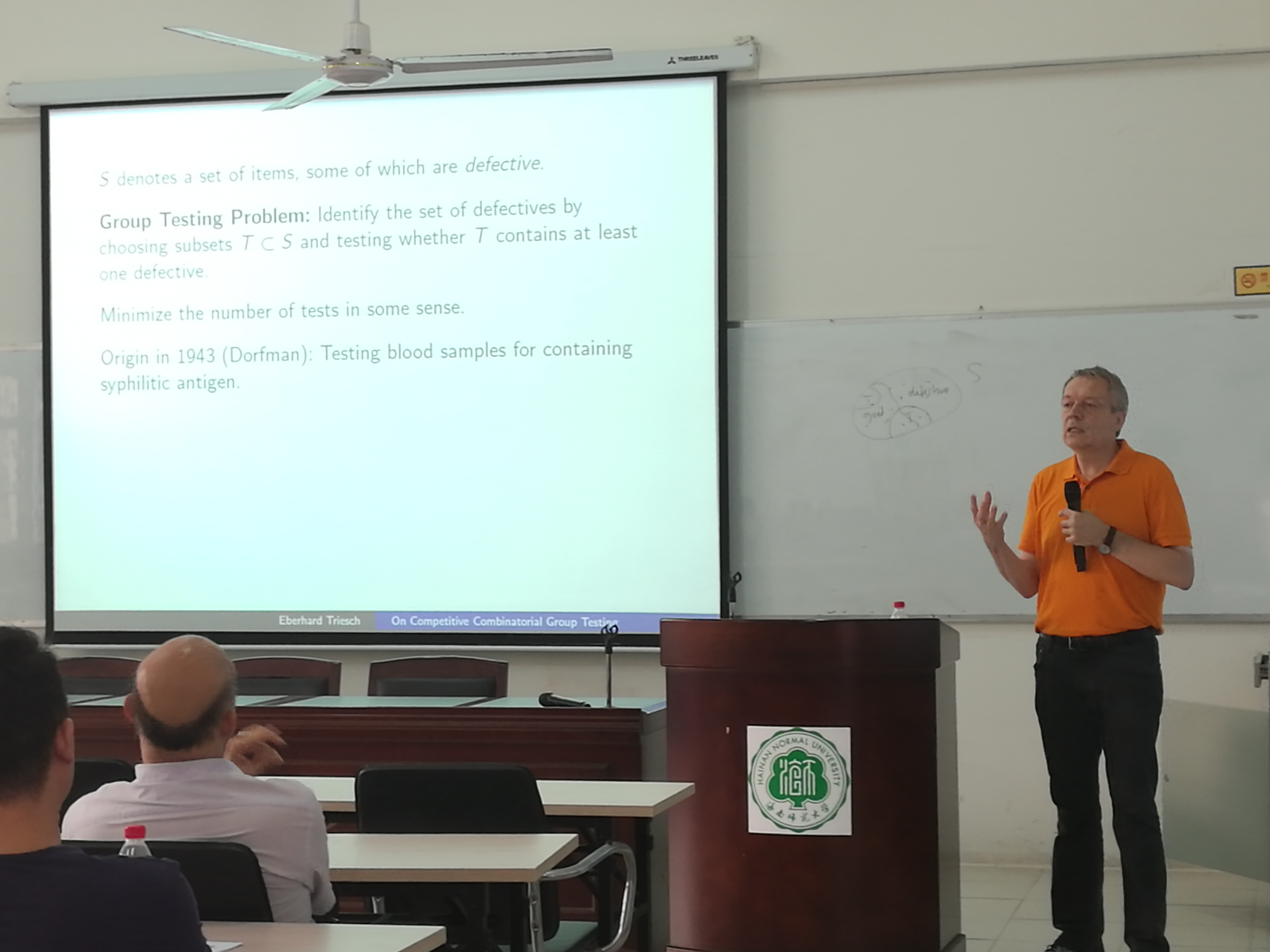 德国亚琛工业大学数学系第二研究所所长Prof. Dr. Eberhard Triesch来我院讲学