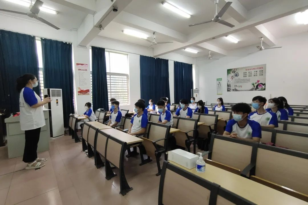 数学与统计学院“乡约夏至·遇践青春”三下乡开幕式
