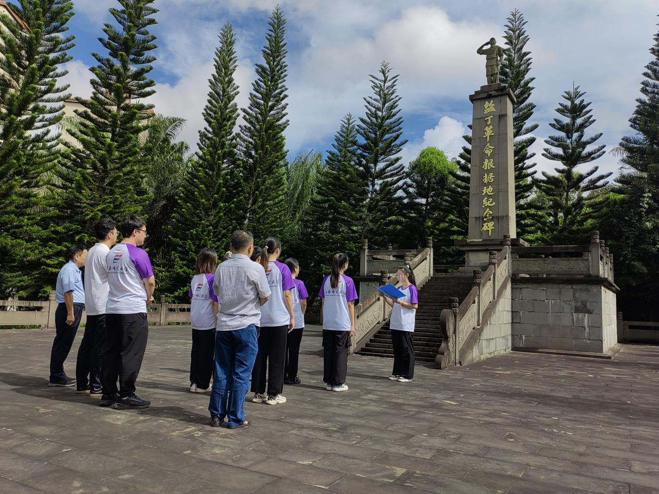 党旗飘扬，铭记光辉 —— 盐丁革命根据地纪念碑党日活动