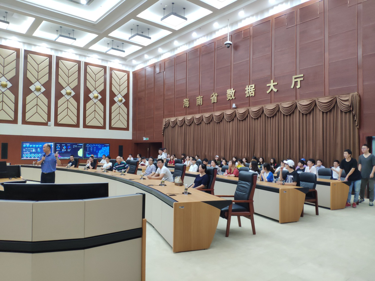 我院组织师生前往海南省党政信息中心进行参观学习